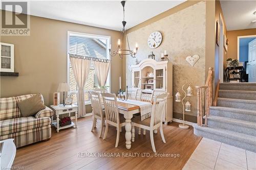 5991 Andrea Drive, Niagara Falls, ON - Indoor Photo Showing Dining Room