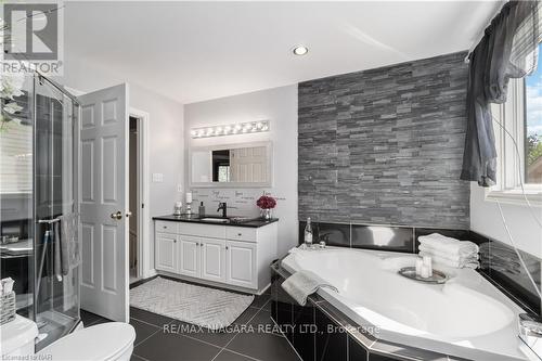 5991 Andrea Drive, Niagara Falls, ON - Indoor Photo Showing Bathroom