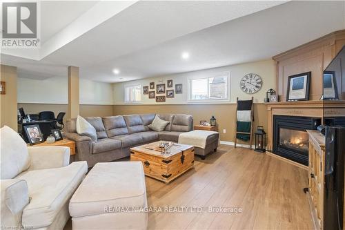 5991 Andrea Drive, Niagara Falls, ON - Indoor Photo Showing Living Room With Fireplace