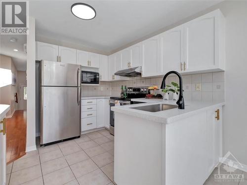 304 Statewood Drive, Ottawa, ON - Indoor Photo Showing Kitchen