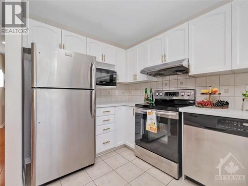 304 Statewood Drive, Ottawa, ON - Indoor Photo Showing Kitchen