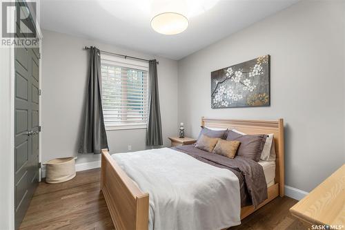 711 8Th Avenue N, Saskatoon, SK - Indoor Photo Showing Bedroom