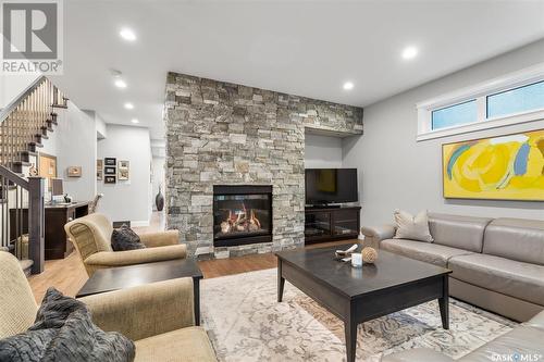 711 8Th Avenue N, Saskatoon, SK - Indoor Photo Showing Living Room With Fireplace