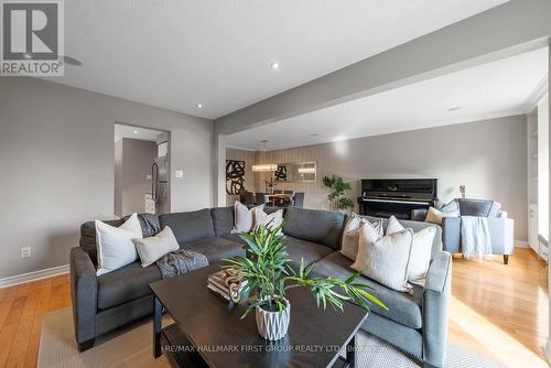 27 Dorvis Drive, Whitby (Blue Grass Meadows), ON - Indoor Photo Showing Living Room