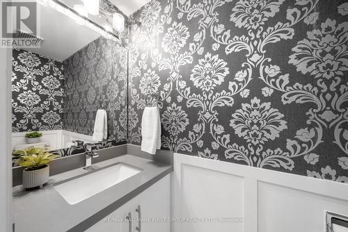 27 Dorvis Drive, Whitby (Blue Grass Meadows), ON - Indoor Photo Showing Bathroom