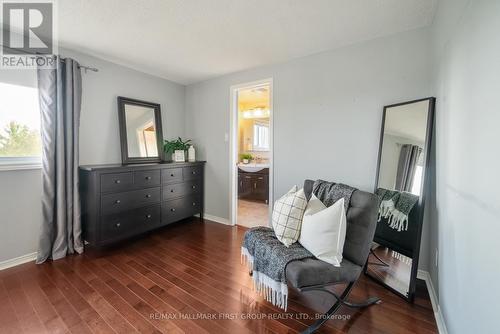 27 Dorvis Drive, Whitby (Blue Grass Meadows), ON - Indoor Photo Showing Living Room