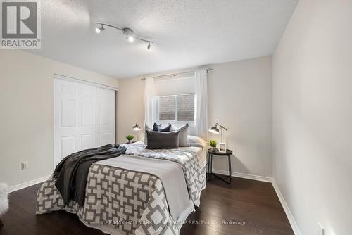 27 Dorvis Drive, Whitby (Blue Grass Meadows), ON - Indoor Photo Showing Bedroom