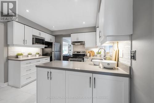 27 Dorvis Drive, Whitby (Blue Grass Meadows), ON - Indoor Photo Showing Kitchen