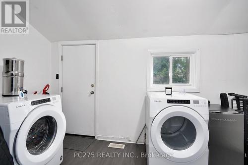 789 Little Hill Street, London, ON - Indoor Photo Showing Laundry Room