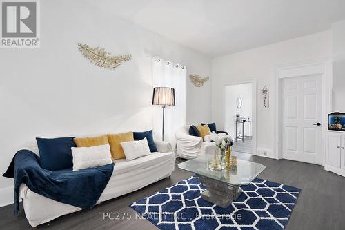 789 Little Hill Street, London, ON - Indoor Photo Showing Living Room