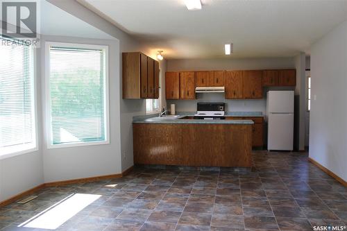 242 Cedar Avenue N, Eastend, SK - Indoor Photo Showing Kitchen