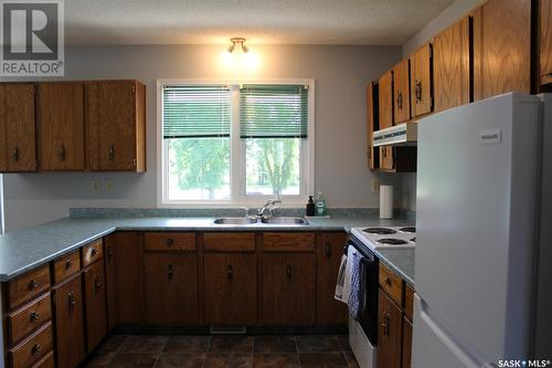 242 Cedar Avenue N, Eastend, SK - Indoor Photo Showing Kitchen With Double Sink