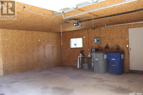 242 Cedar Avenue N, Eastend, SK - Indoor Photo Showing Garage