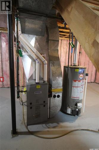 242 Cedar Avenue N, Eastend, SK - Indoor Photo Showing Basement