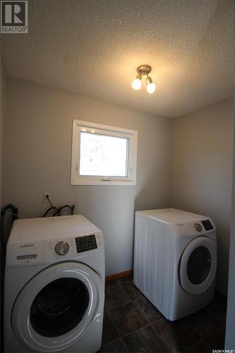 242 Cedar Avenue N, Eastend, SK - Indoor Photo Showing Laundry Room