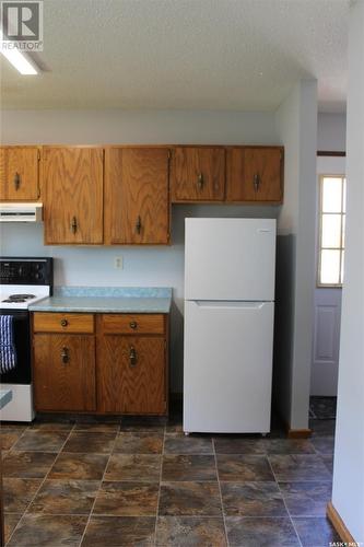 242 Cedar Avenue N, Eastend, SK - Indoor Photo Showing Kitchen