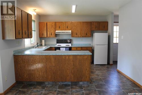 242 Cedar Avenue N, Eastend, SK - Indoor Photo Showing Kitchen With Double Sink