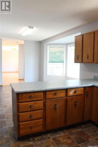 242 Cedar Avenue N, Eastend, SK - Indoor Photo Showing Kitchen