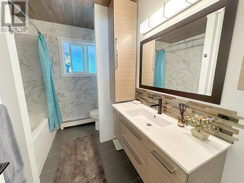 221 Fenchurch Avenue, Princeton, BC - Indoor Photo Showing Bathroom