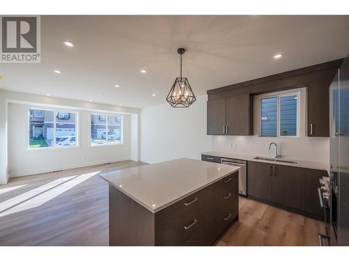 1715 Fairford Drive Unit# 101, Penticton, BC - Indoor Photo Showing Kitchen With Upgraded Kitchen