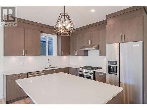 1715 Fairford Drive Unit# 101, Penticton, BC - Indoor Photo Showing Kitchen With Stainless Steel Kitchen With Upgraded Kitchen