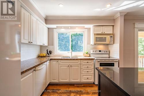 498 Sparling Crescent, Burlington, ON - Indoor Photo Showing Kitchen