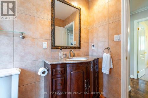 498 Sparling Crescent, Burlington (Shoreacres), ON - Indoor Photo Showing Bathroom