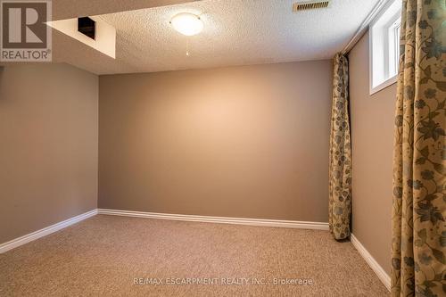 498 Sparling Crescent, Burlington, ON - Indoor Photo Showing Other Room