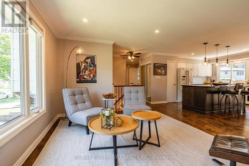 498 Sparling Crescent, Burlington (Shoreacres), ON - Indoor Photo Showing Living Room