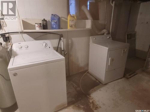 2148 Argyle Street, Regina, SK - Indoor Photo Showing Laundry Room