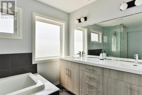 13 Caroline Carpenter Grove, Toronto (Downsview-Roding-Cfb), ON - Indoor Photo Showing Bathroom