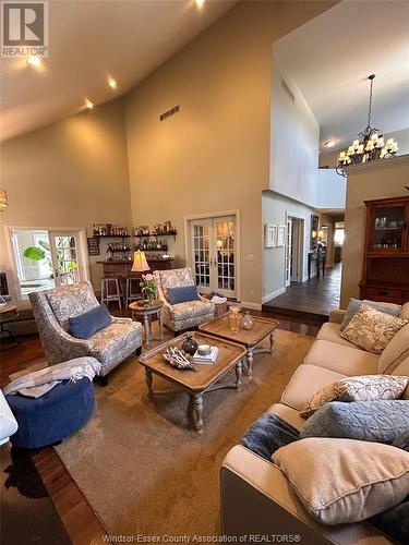 3940 Villa Borghese Drive, Windsor, ON - Indoor Photo Showing Living Room