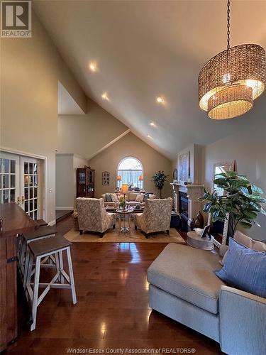 3940 Villa Borghese Drive, Windsor, ON - Indoor Photo Showing Living Room