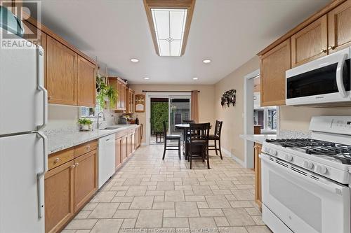 4271 Barton Crescent, Windsor, ON - Indoor Photo Showing Kitchen