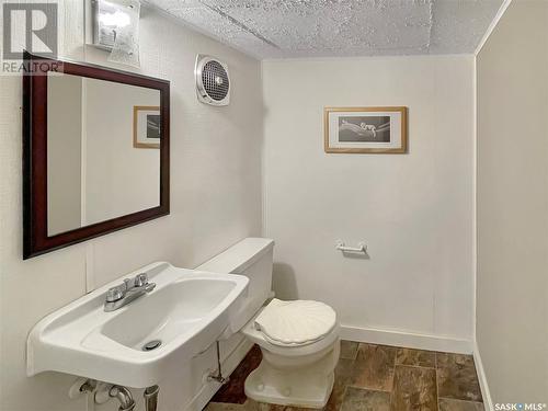 1651 93Rd Street, North Battleford, SK - Indoor Photo Showing Bathroom