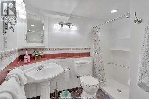 3672 Deerbrook, Windsor, ON - Indoor Photo Showing Bathroom