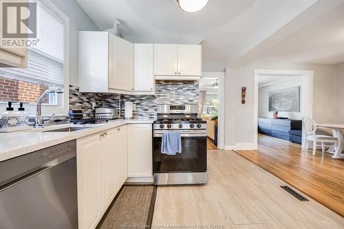 1362 Hall Avenue, Windsor, ON - Indoor Photo Showing Kitchen