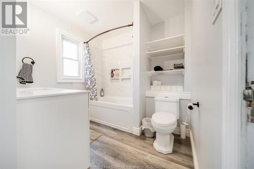 1362 Hall Avenue, Windsor, ON - Indoor Photo Showing Bathroom