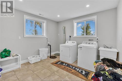 854 Townline Road, Kingsville, ON - Indoor Photo Showing Laundry Room