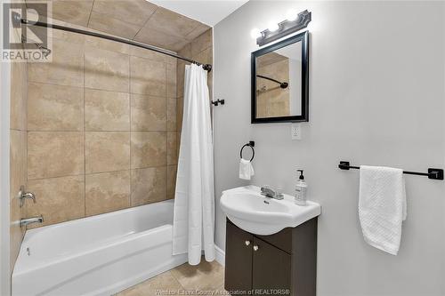 854 Townline Road, Kingsville, ON - Indoor Photo Showing Bathroom