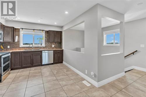 854 Townline Road, Kingsville, ON - Indoor Photo Showing Kitchen