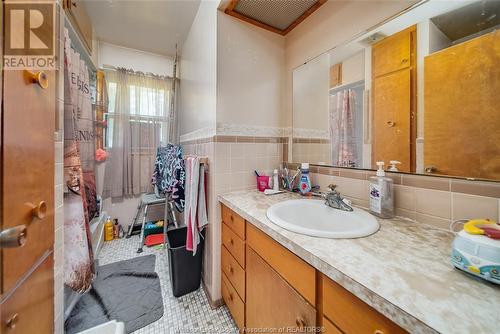 7008 Main Street, Lakeshore, ON - Indoor Photo Showing Bathroom