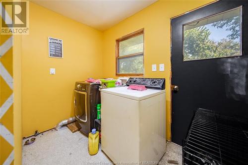 7008 Main Street, Lakeshore, ON - Indoor Photo Showing Laundry Room