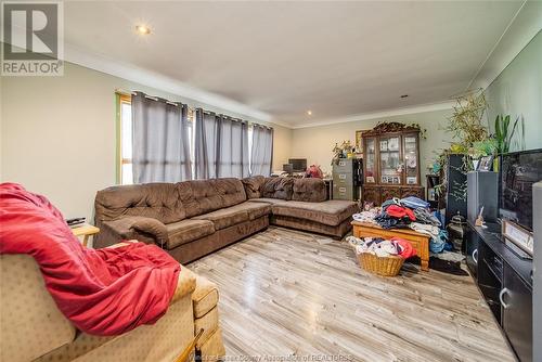 7008 Main Street, Lakeshore, ON - Indoor Photo Showing Living Room