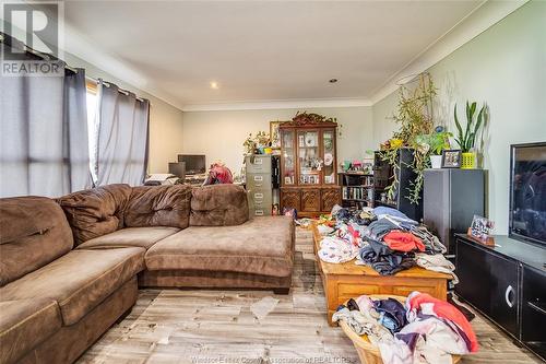 7008 Main Street, Lakeshore, ON - Indoor Photo Showing Living Room