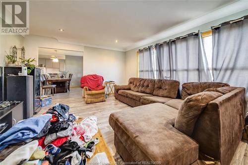 7008 Main Street, Lakeshore, ON - Indoor Photo Showing Living Room