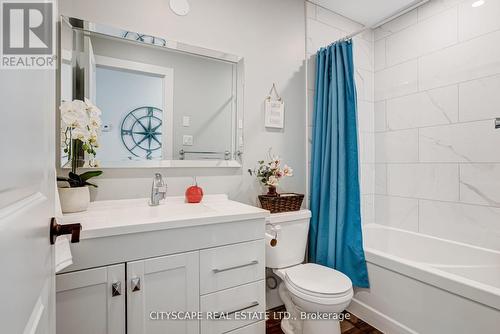 36 Telfer Court, Brant (Paris), ON - Indoor Photo Showing Bathroom