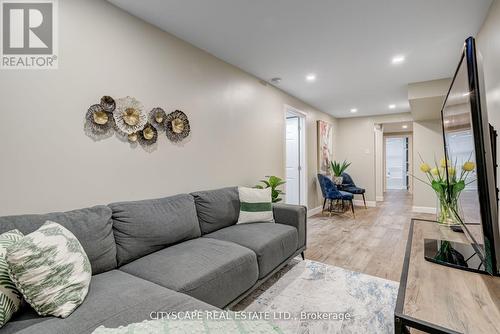 36 Telfer Court, Brant (Paris), ON - Indoor Photo Showing Living Room