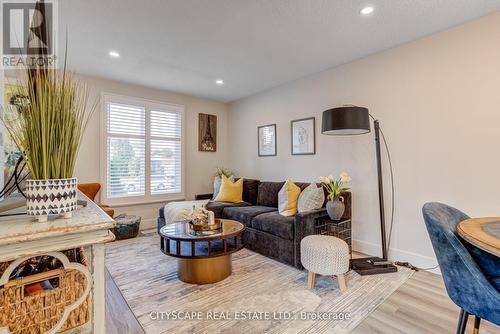 36 Telfer Court, Brant (Paris), ON - Indoor Photo Showing Living Room