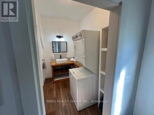 27 Woodbine Crescent, Hamilton (Strathcona), ON - Indoor Photo Showing Laundry Room